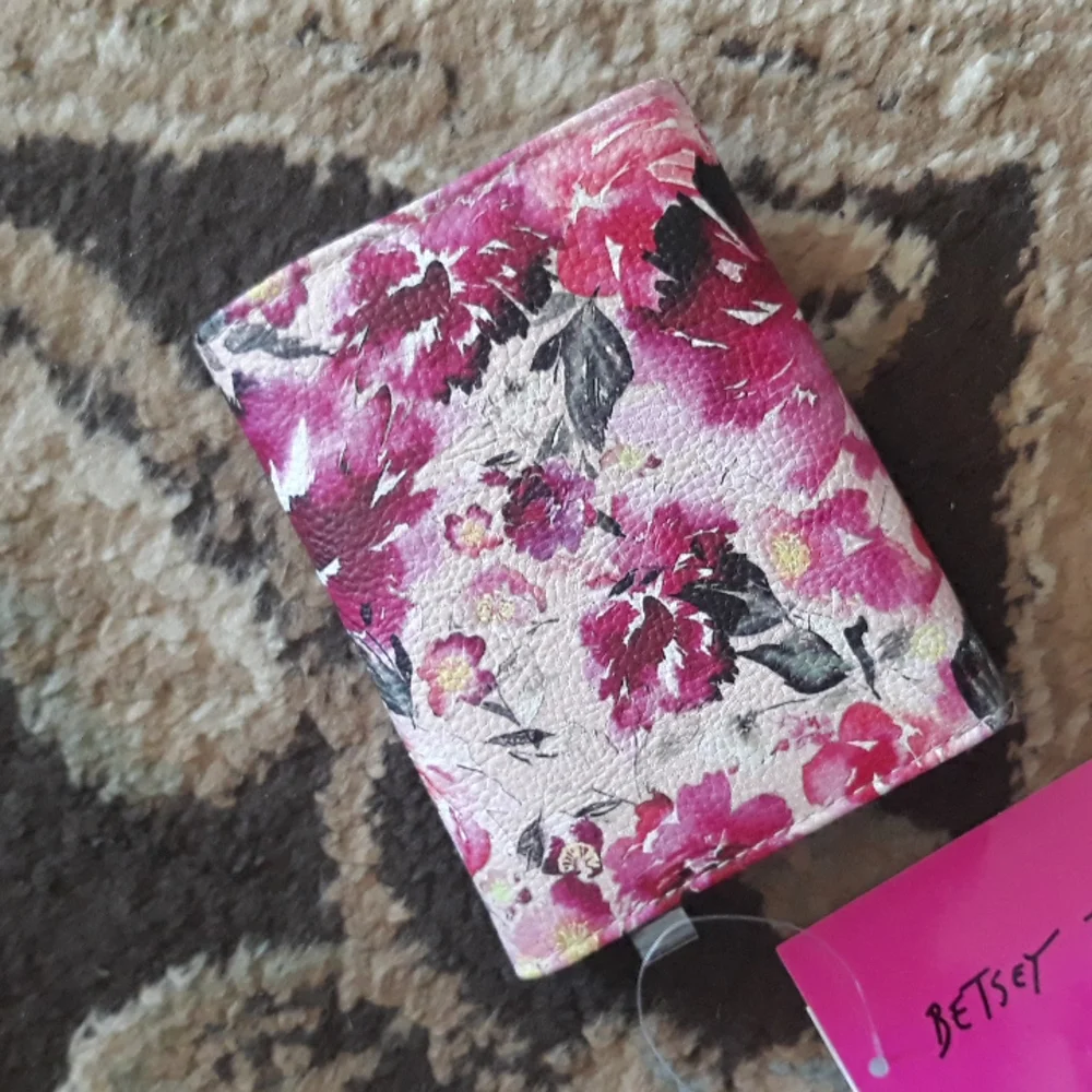 5x*Host Pick*Betsey Johnson adorable wallet - Picture 5 of 16